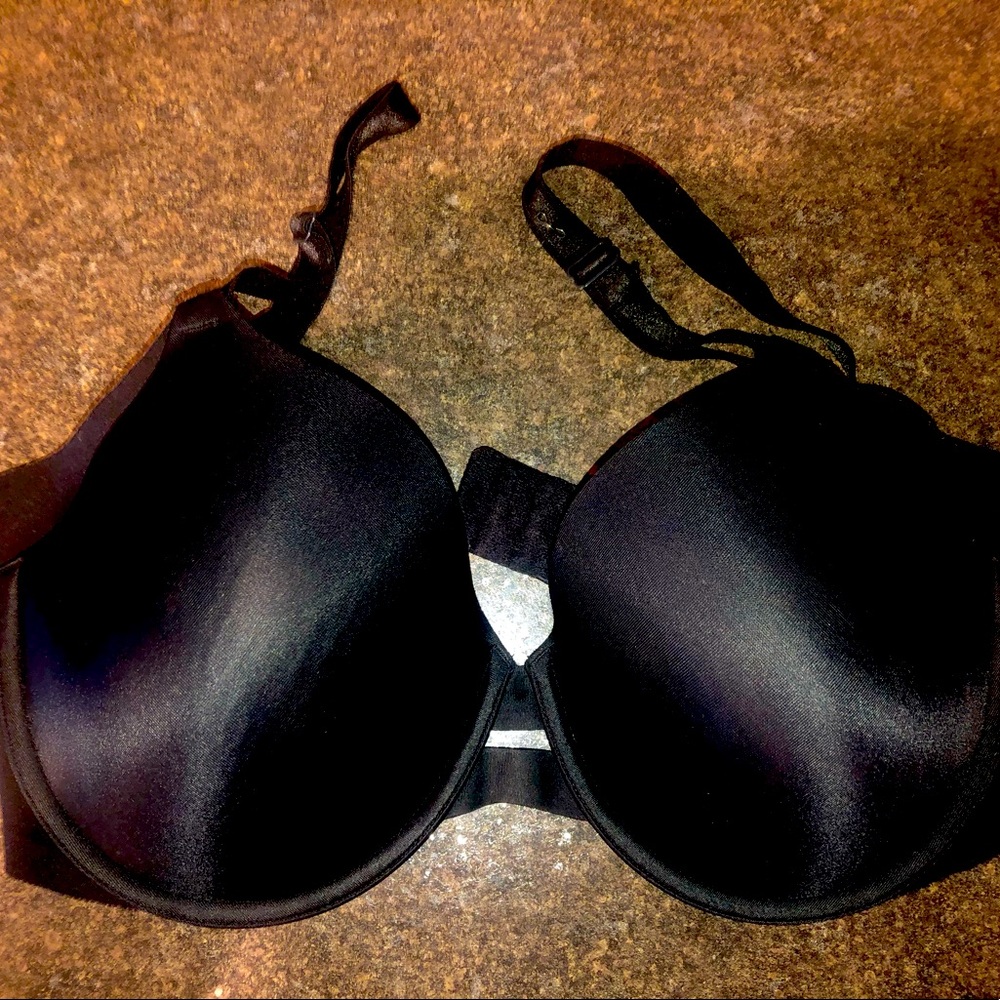 〰️ Warners Black 38D Bra 〰️